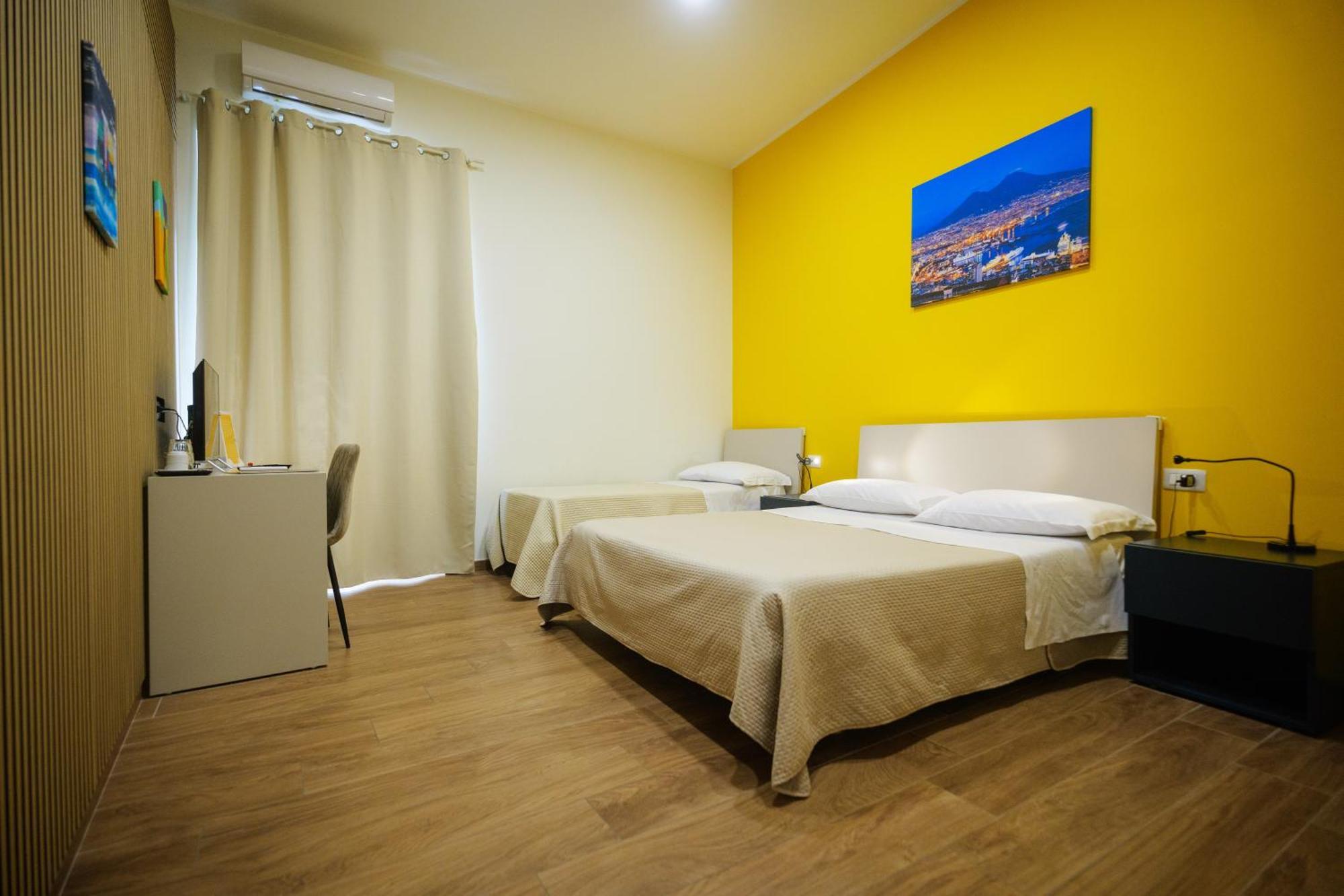 Terminal 1 Guest House Napels Buitenkant foto