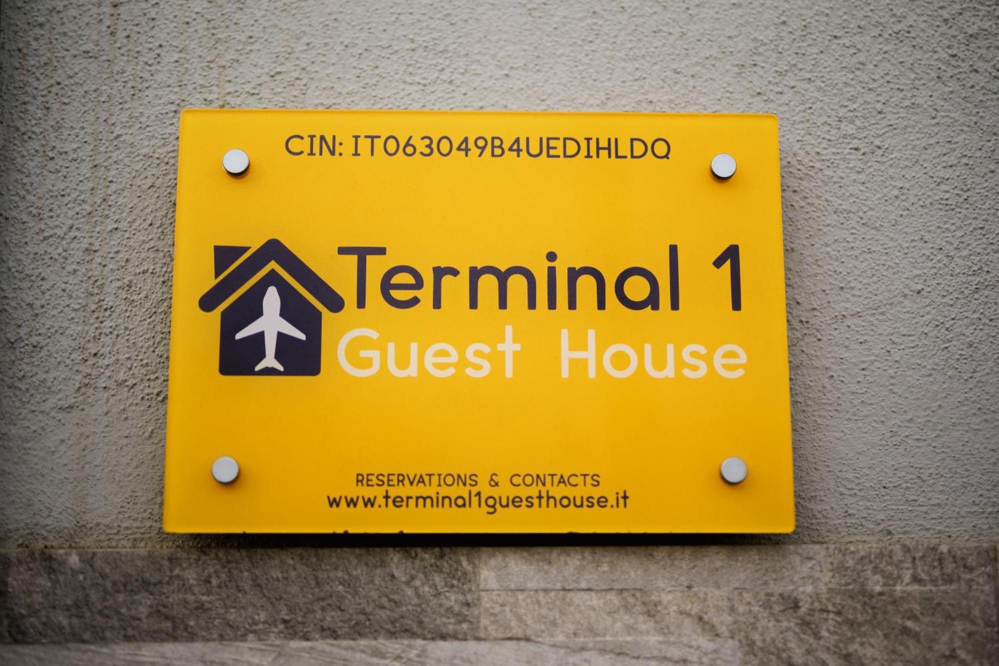 Terminal 1 Guest House Napels Buitenkant foto